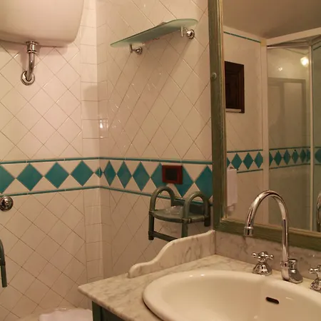 Oda ve Kahvaltı Marchese Sala