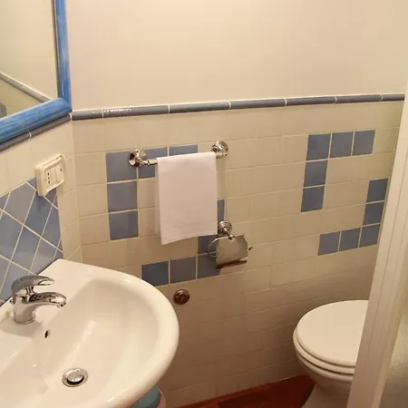 Marchese Sala Oda ve Kahvaltı 2*