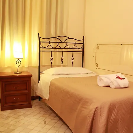 Marchese Sala Oda ve Kahvaltı 2*
