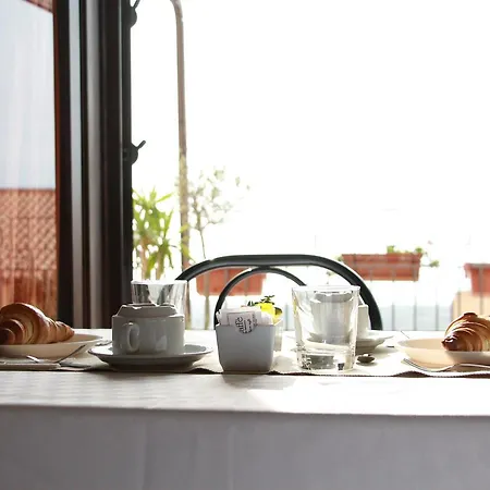 Alojamento de Acomodação e Pequeno-almoço Marchese Sala 2*
